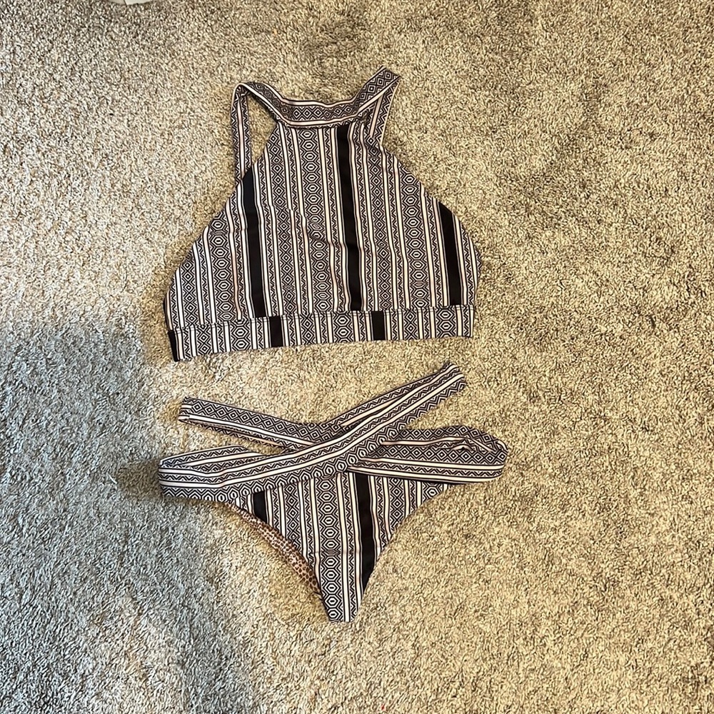 Acacia swimwear set! Both bottoms and top size small